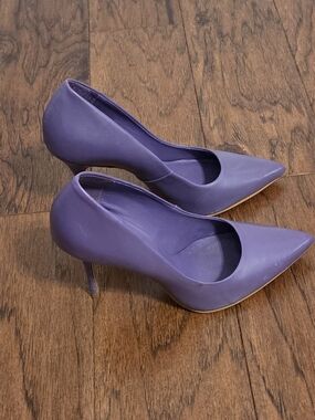 San Marina Timeless Pointed-Toe Leather Pumps in Soft Purple